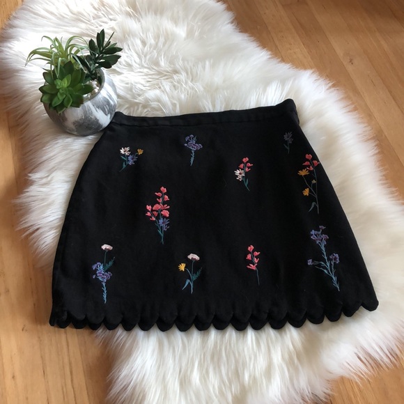 H&M Dresses & Skirts - Divided by H&M embroidered floral scallop hem mini skirt